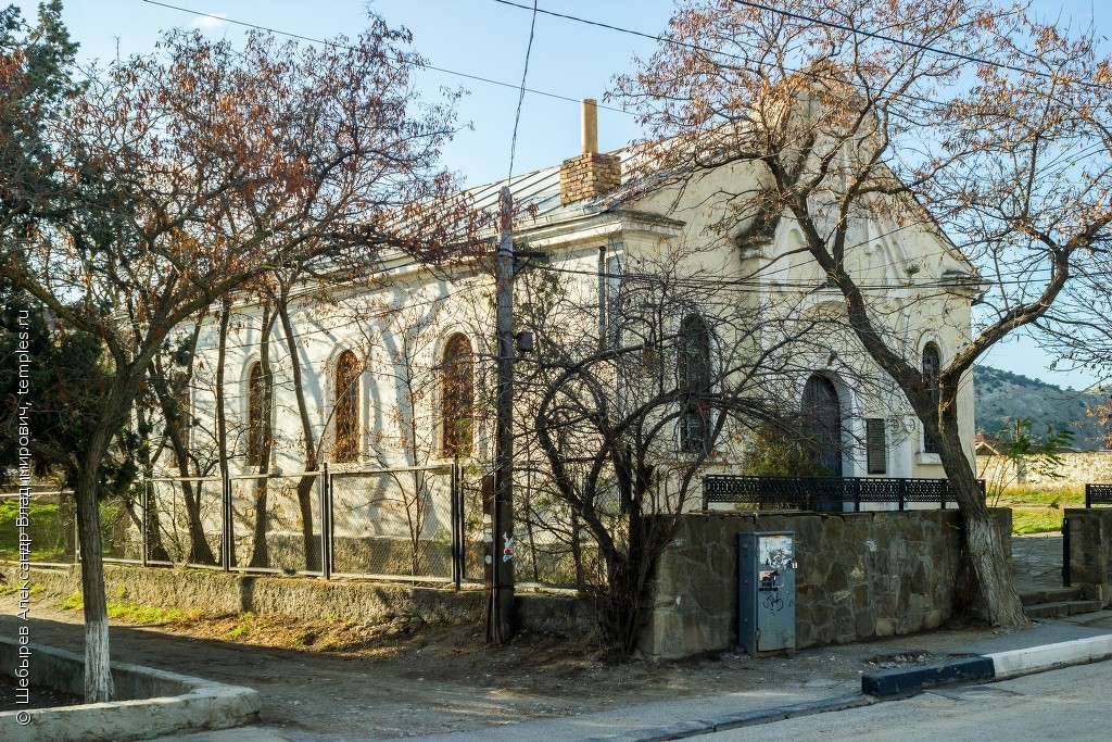 фото по запросу "Достопримечательности Судака, Крым: Лютеранская кирха"
