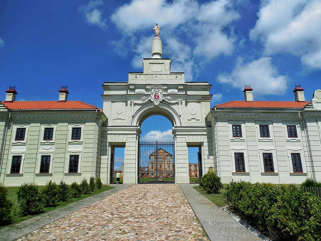 Экскурсии по Беларуси из Минска: Ружанский дворец