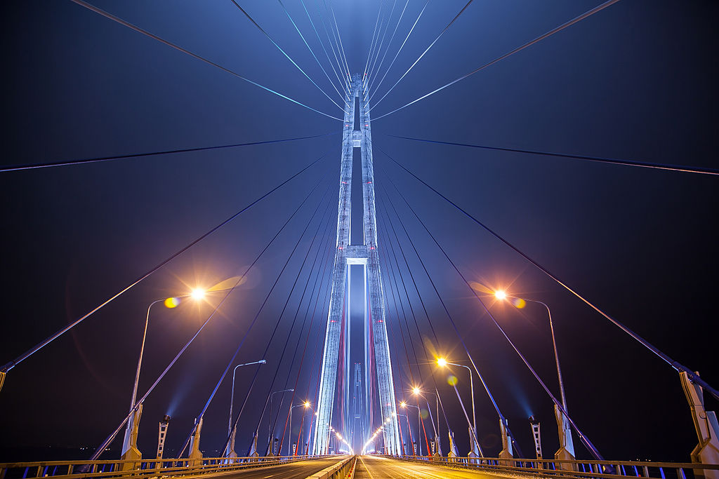 Посмотреть туристу во Владивостоке: Русский мост